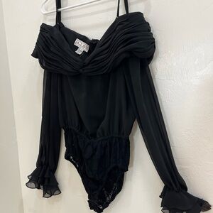 VTG A.J.Bari  Women’s long sleeve off the shoulder ruffle bodysuit black size 8